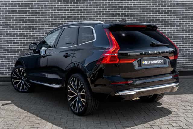Volvo XC60 (2023) thumbnail 3