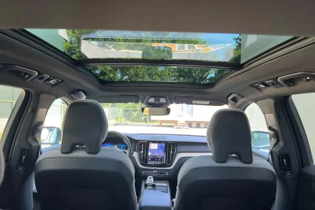 Volvo XC60 (2023) thumbnail 5