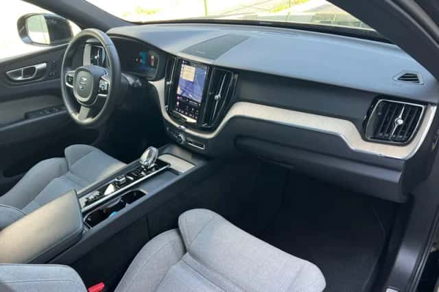 Volvo XC60 (2023) thumbnail 6
