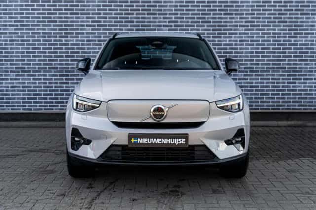 Volvo EX40 (2025) thumbnail 2