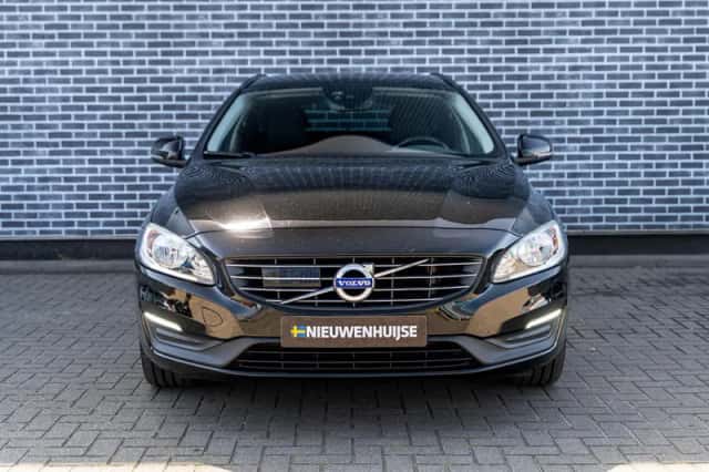 Volvo V60 (2018) thumbnail 2
