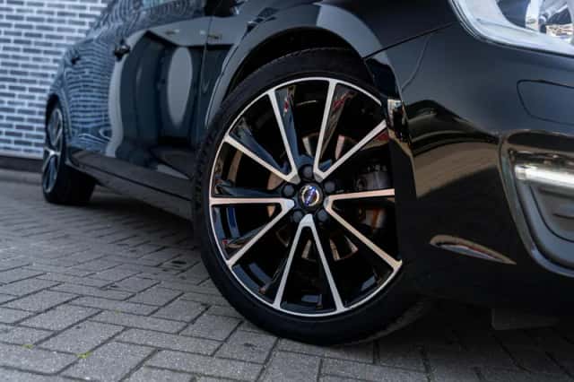 Volvo V60 (2018) thumbnail 5