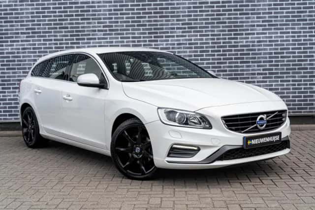 Volvo V60 (2016) thumbnail 3