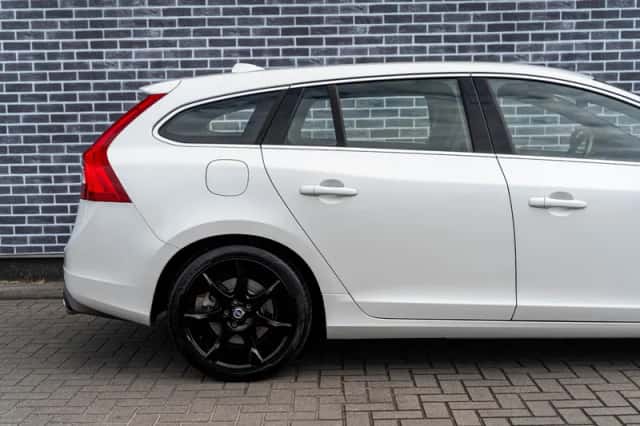 Volvo V60 (2016) thumbnail 5