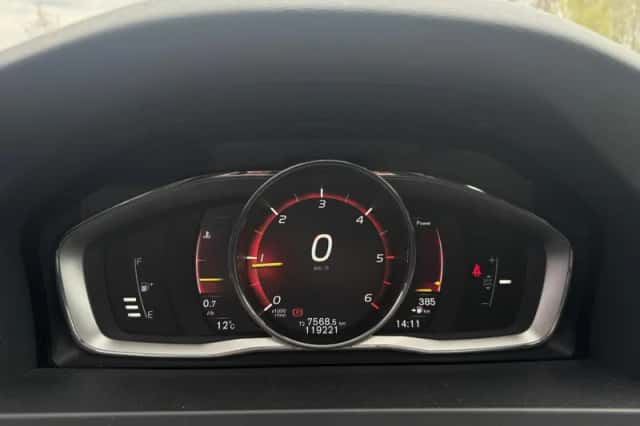 Volvo V60 (2016) thumbnail 6