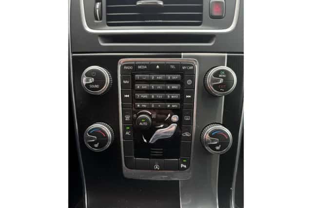 Volvo V60 (2016) thumbnail 6