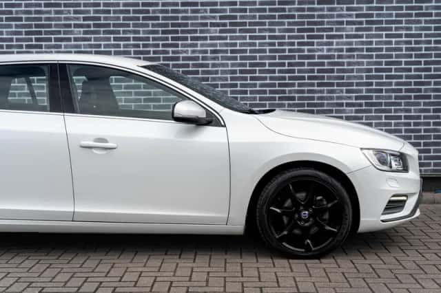 Volvo V60 (2016) thumbnail 6