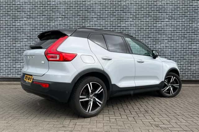Volvo XC40 (2021) thumbnail 2