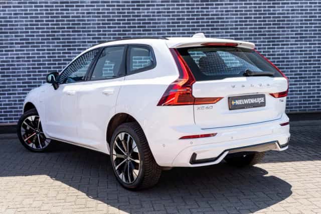 Volvo XC60 (2025) thumbnail 2