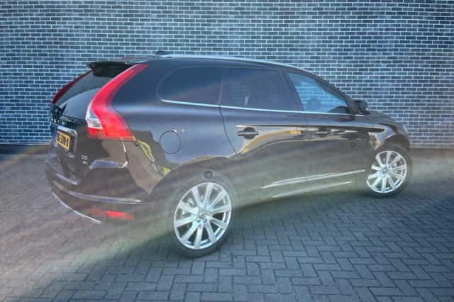 Volvo XC60 (2015) thumbnail 2