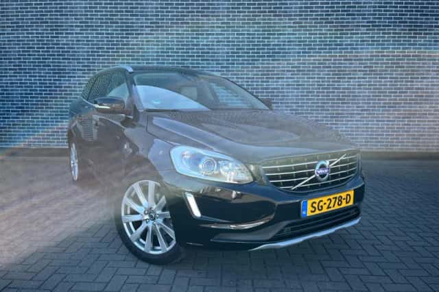 Volvo XC60 (2015) thumbnail 3