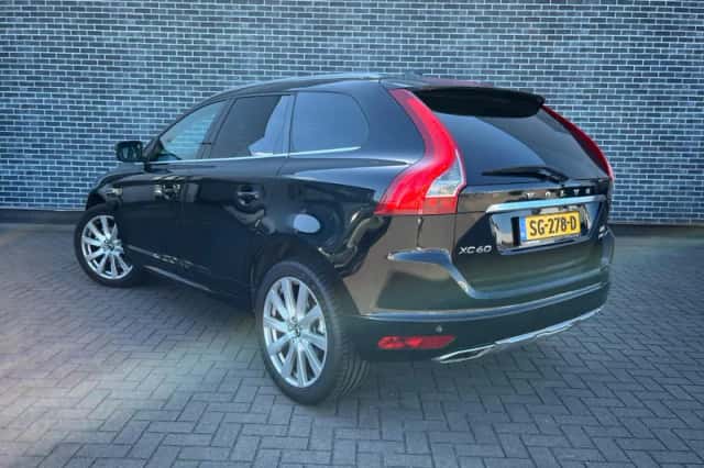 Volvo XC60 (2015) thumbnail 4