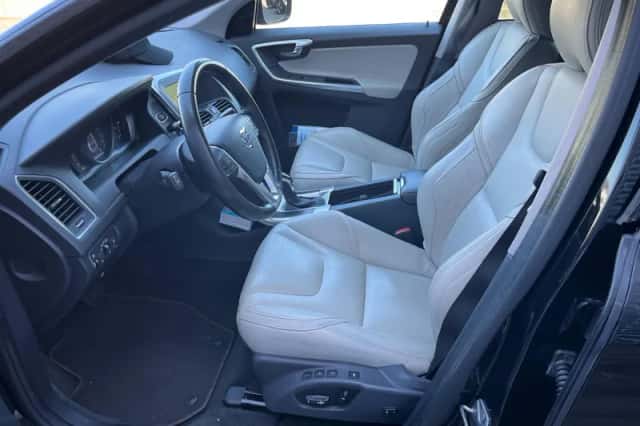 Volvo XC60 (2015) thumbnail 6