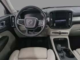 Volvo XC40 thumbnail 2