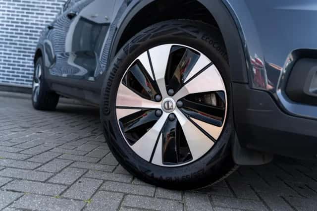 Volvo XC40 (2021) thumbnail 4