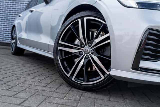 Volvo V60 (2020) thumbnail 4