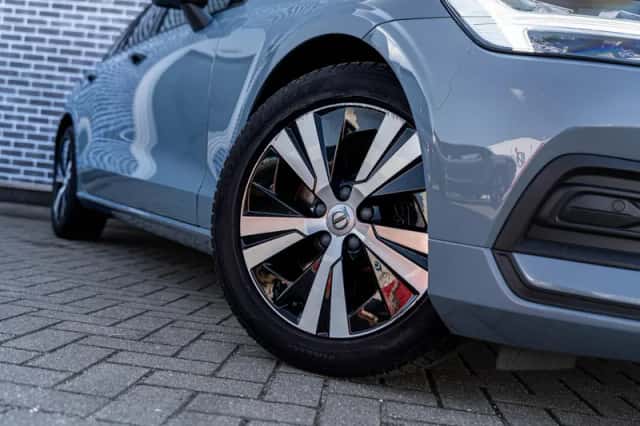 Volvo V60 (2022) thumbnail 4