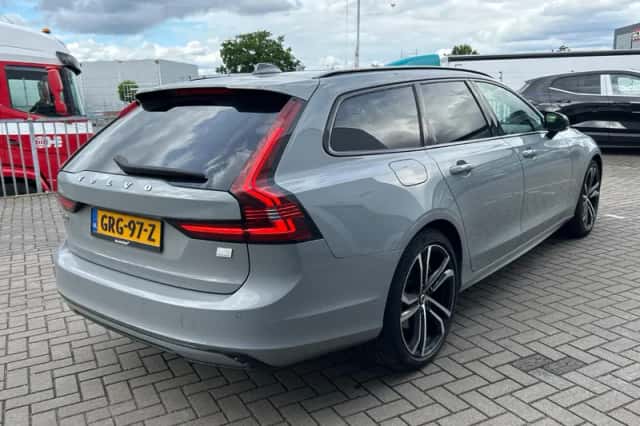 Volvo V90 (2024) thumbnail 2