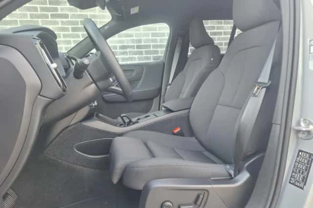 Volvo EX40 (2026) thumbnail 2
