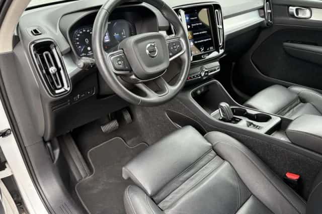 Volvo XC40 (2021) thumbnail 2
