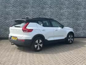 Volvo XC40 thumbnail 2