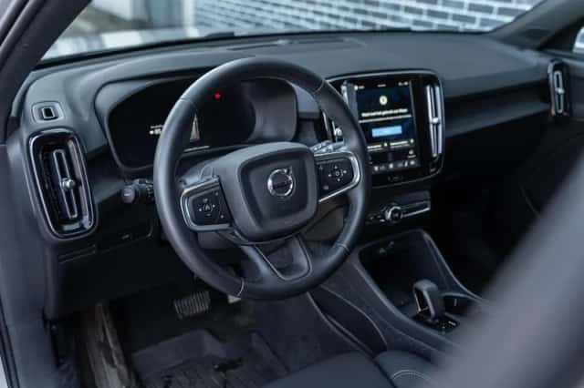 Volvo EX40 (2025) thumbnail 2