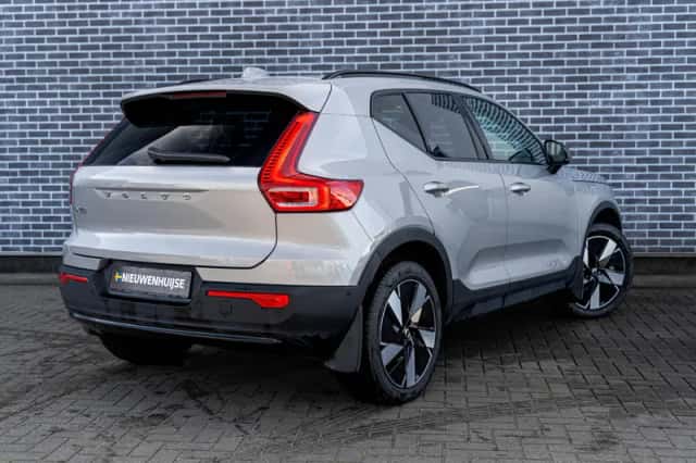 Volvo EX40 (2025) thumbnail 3