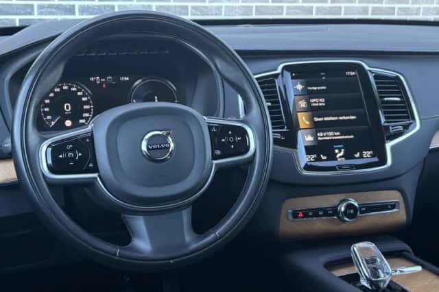 Volvo XC90 (2022) thumbnail 2
