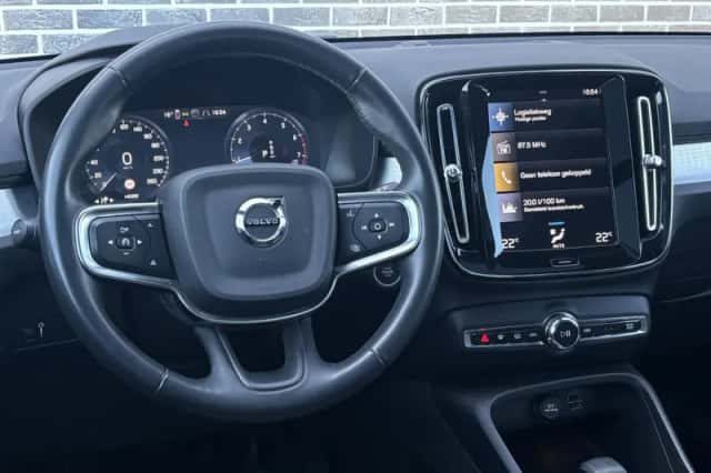 Volvo XC40 (2022) thumbnail 2