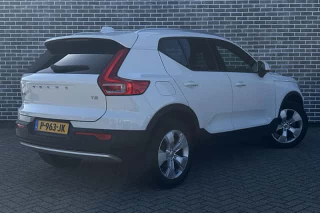 Volvo XC40 (2022) thumbnail 3