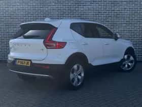 Volvo XC40 thumbnail 3