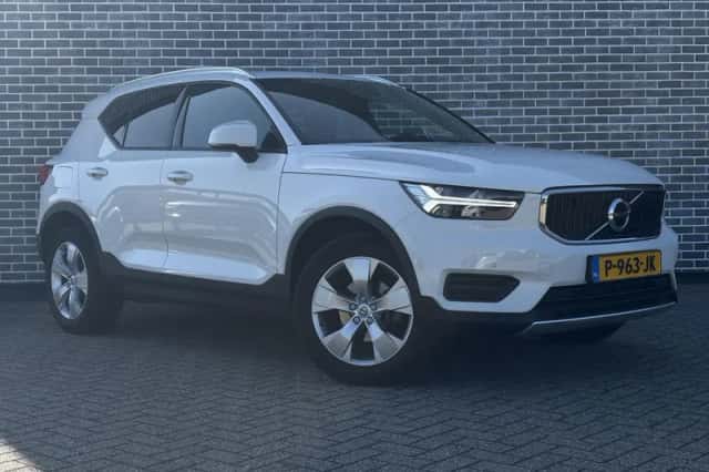 Volvo XC40 (2022) thumbnail 4