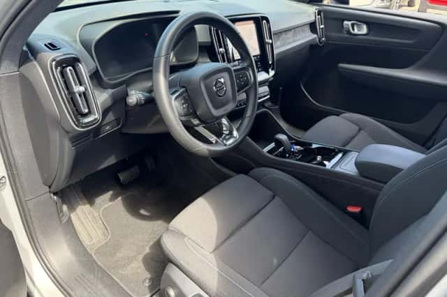 Volvo XC40 (2024) thumbnail 2