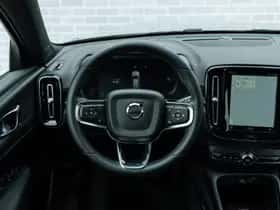 Volvo XC40 (2024) thumbnail 3