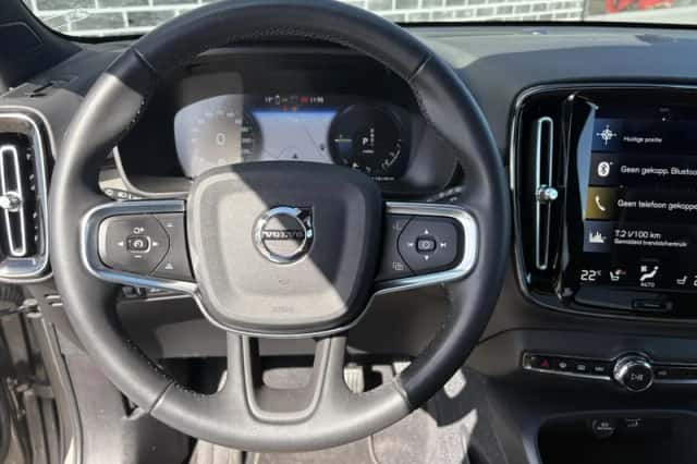 Volvo XC40 (2022) thumbnail 2