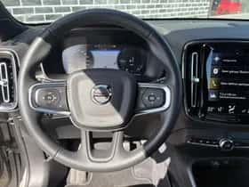 Volvo XC40 thumbnail 2