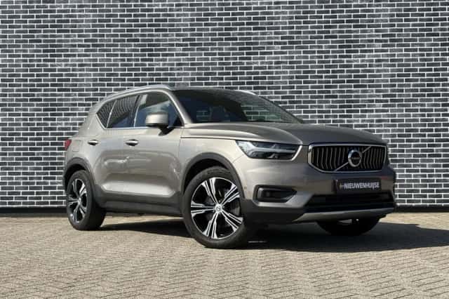 Volvo XC40 (2022) thumbnail 3