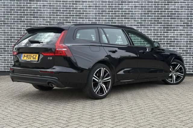 Volvo V60 (2022) thumbnail 3
