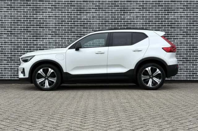 Volvo XC40 (2022) thumbnail 2