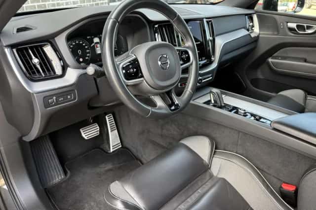 Volvo XC60 (2021) thumbnail 2