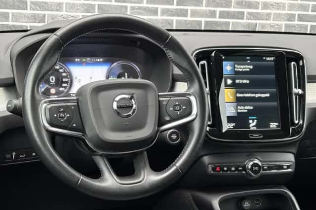 Volvo XC40 (2020) thumbnail 2