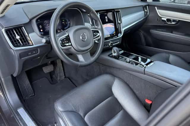 Volvo V90 (2022) thumbnail 2