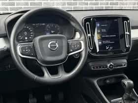 Volvo XC40 thumbnail 2
