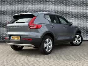 Volvo XC40 thumbnail 3