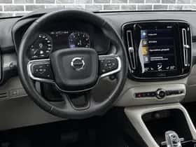 Volvo XC40 thumbnail 2
