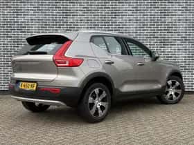 Volvo XC40 thumbnail 3