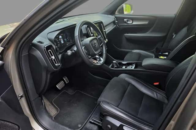 Volvo XC40 (2022) thumbnail 2