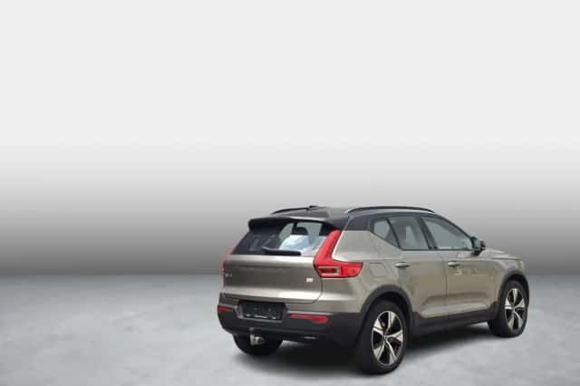 Volvo XC40 (2022) thumbnail 3