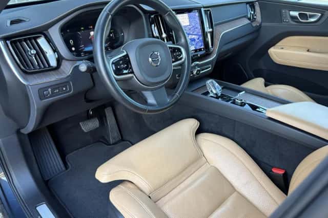 Volvo XC60 (2021) thumbnail 2