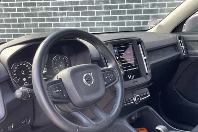 Volvo XC40 (2022) thumbnail 2